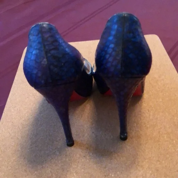 Glorious Christian Iridescent Snake Skin Louboutin Heels, 36.5 - Picture 4 of 7